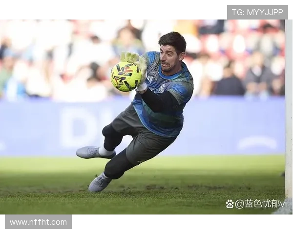 库尔图瓦雅辛奖荣誉加身，门将表现稳健备受认可