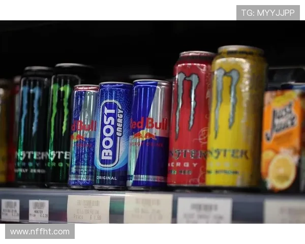 贝林厄姆家冰箱里塞满能量饮料，连狗都绕着走